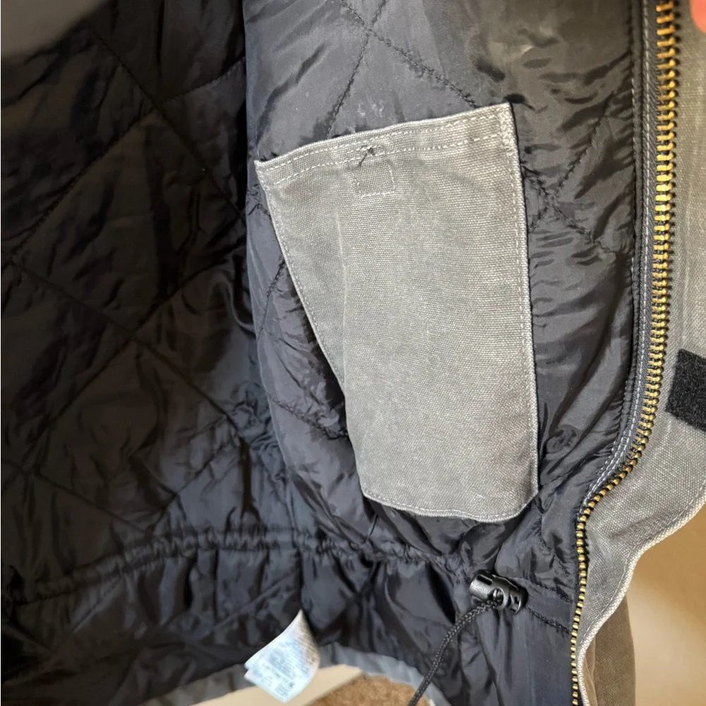 LIKE NEW MENS CARHARTT INSULATED JACKET SIZE L - Picture 8 of 11